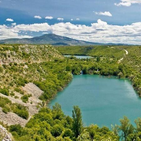 Bedroom For 1, In 100 Y Old Dalmatian House, Under Mountain, 14 Km To Np Krka, 35 Mins Drive To Beach Razvode Exterior foto