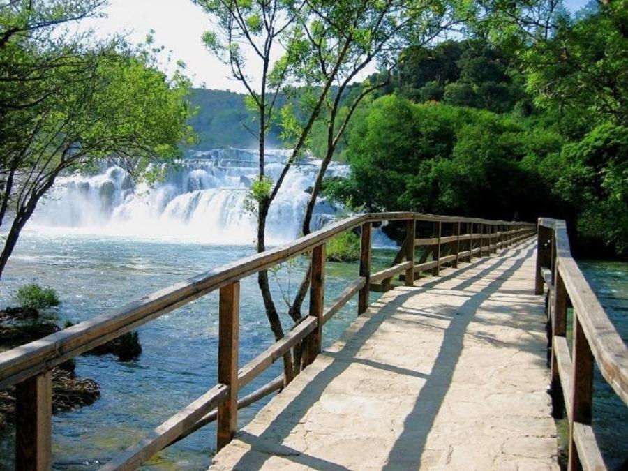 Bedroom For 1, In 100 Y Old Dalmatian House, Under Mountain, 14 Km To Np Krka, 35 Mins Drive To Beach Razvode Exterior foto